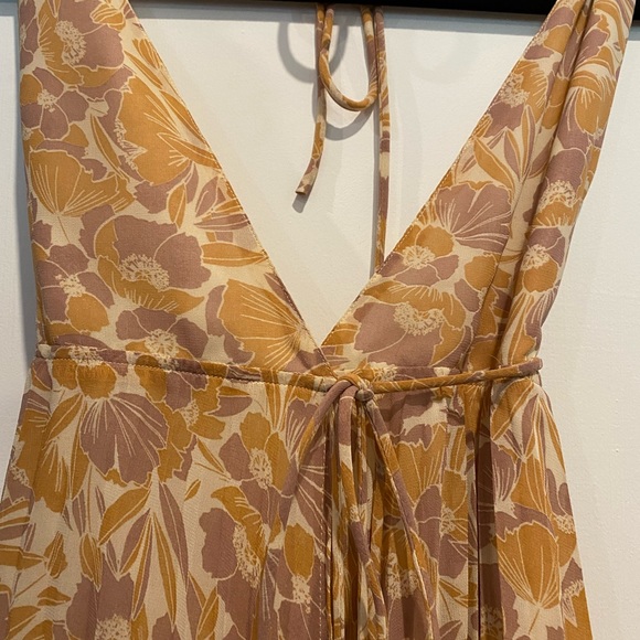 ASTR FLORAL WRAP PLEATED DRESS - Picture 7 of 8